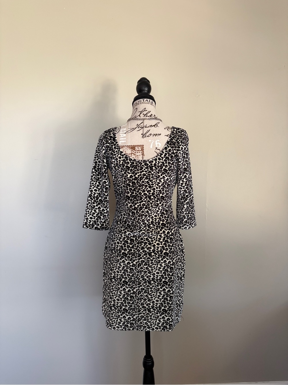Vintage Y2K White Velvet Leopard Print Bodycon Dress 90s Scoop Neck Midi - Picture 4 of 10